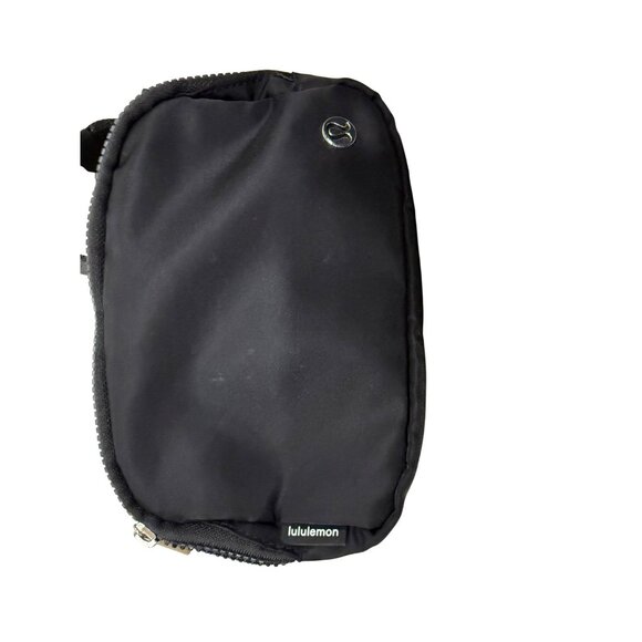 Lululemon Black Crossbody Belt Bag With Adjustable Strap & Zipper Closure - Picture 11 of 11